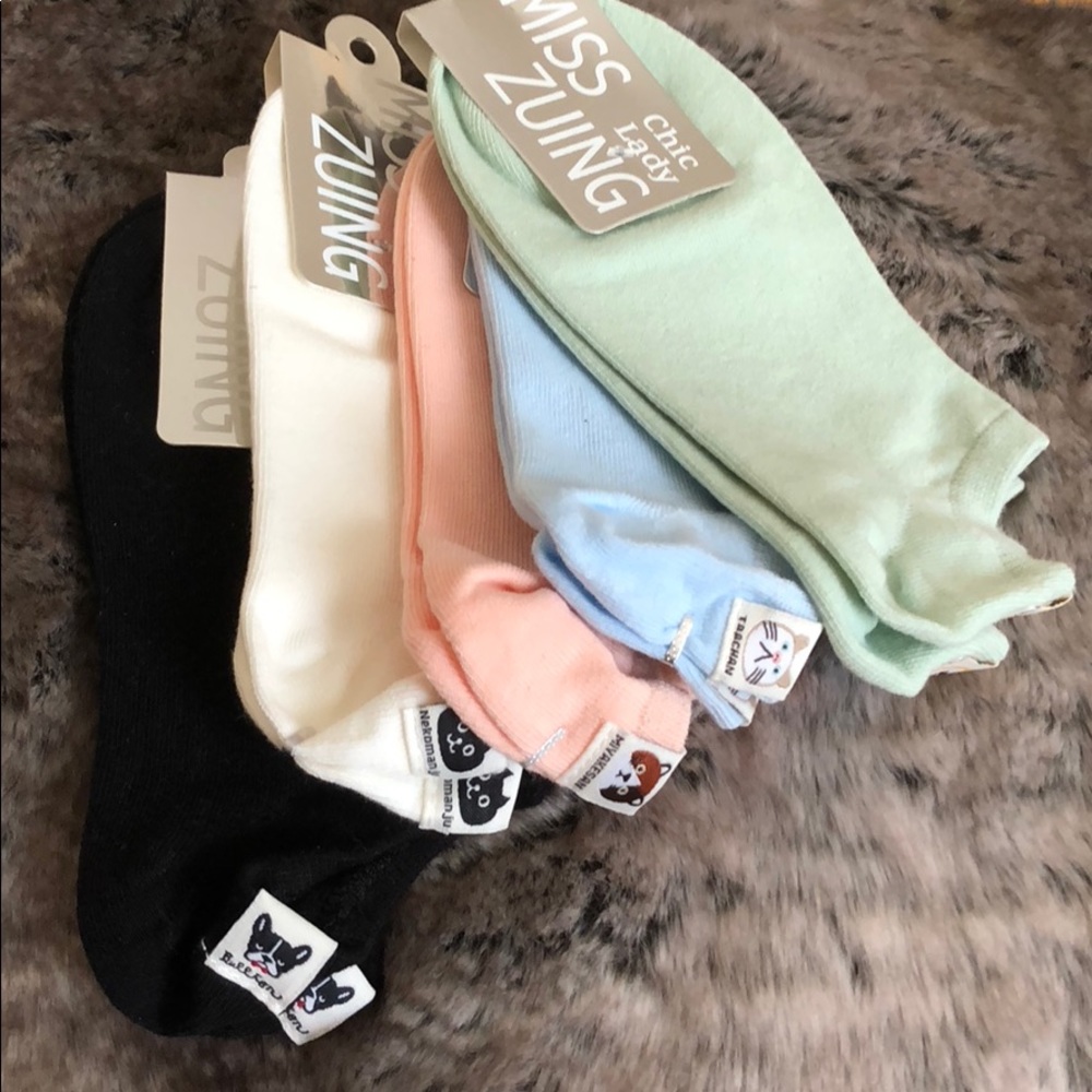 5 pairs of brand new women socks